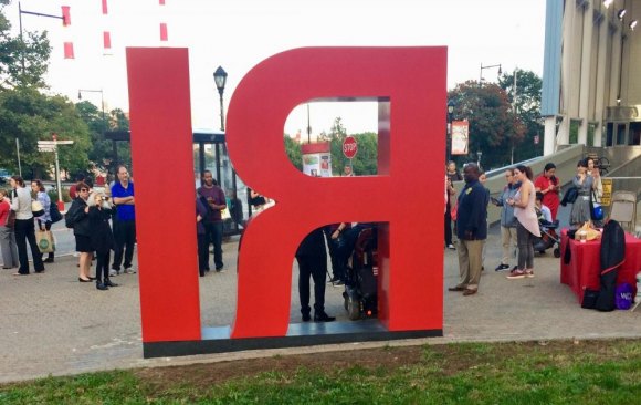 Roosevelt Island Year in Pictures, 2018: Part Two Despite heavy promotion, the Welcome Sign's opening event sparked mostly indifference and evasive maneuvers at the Tram Plaza.